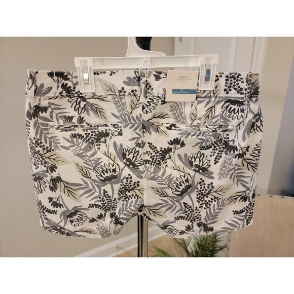 NEW Old Navy Floral Print Women's Pixie Shorts - Picture 3 of 7